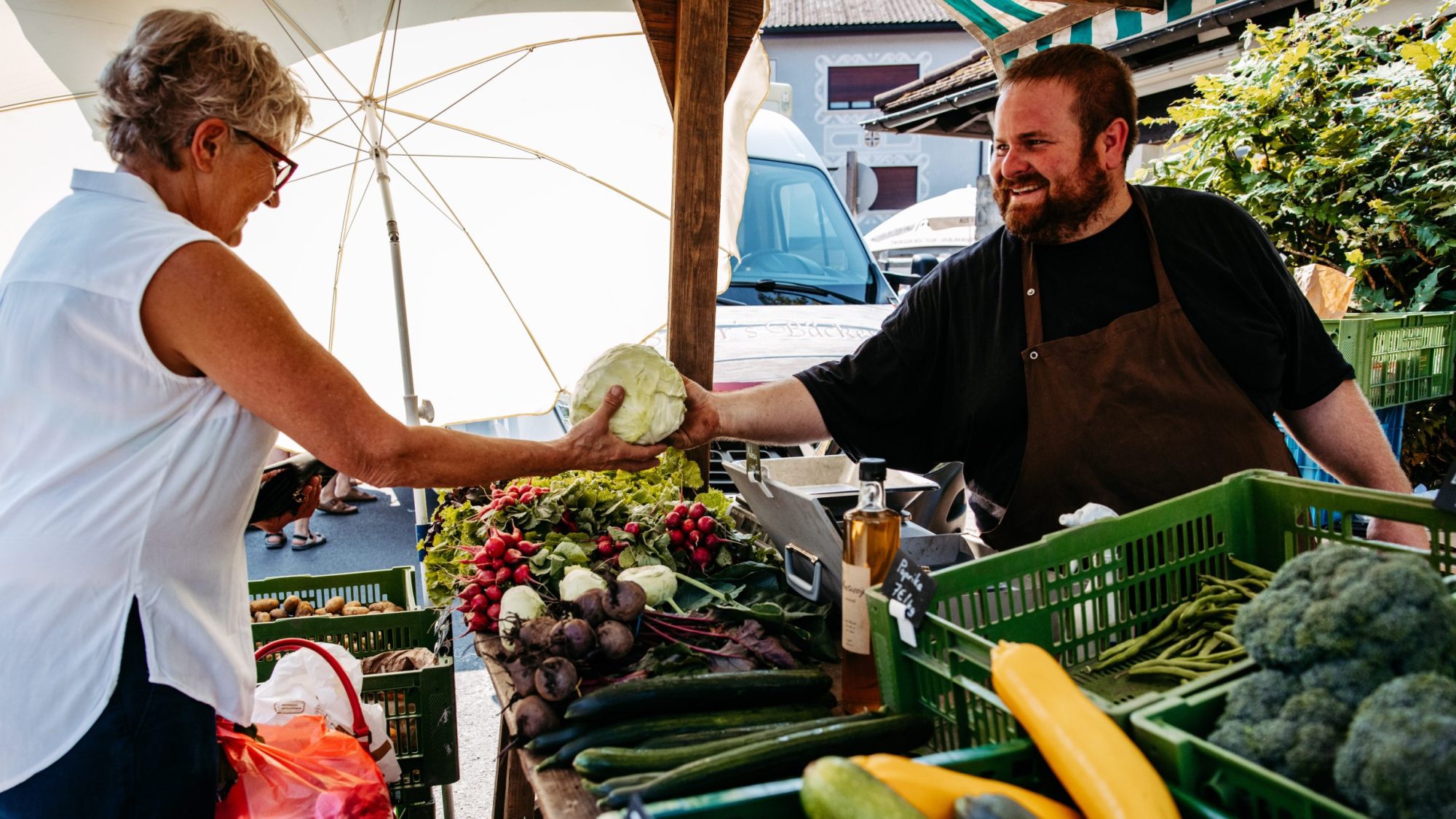 Persönliche Betreuung beim Einkauf am Harder Wochenmarkt