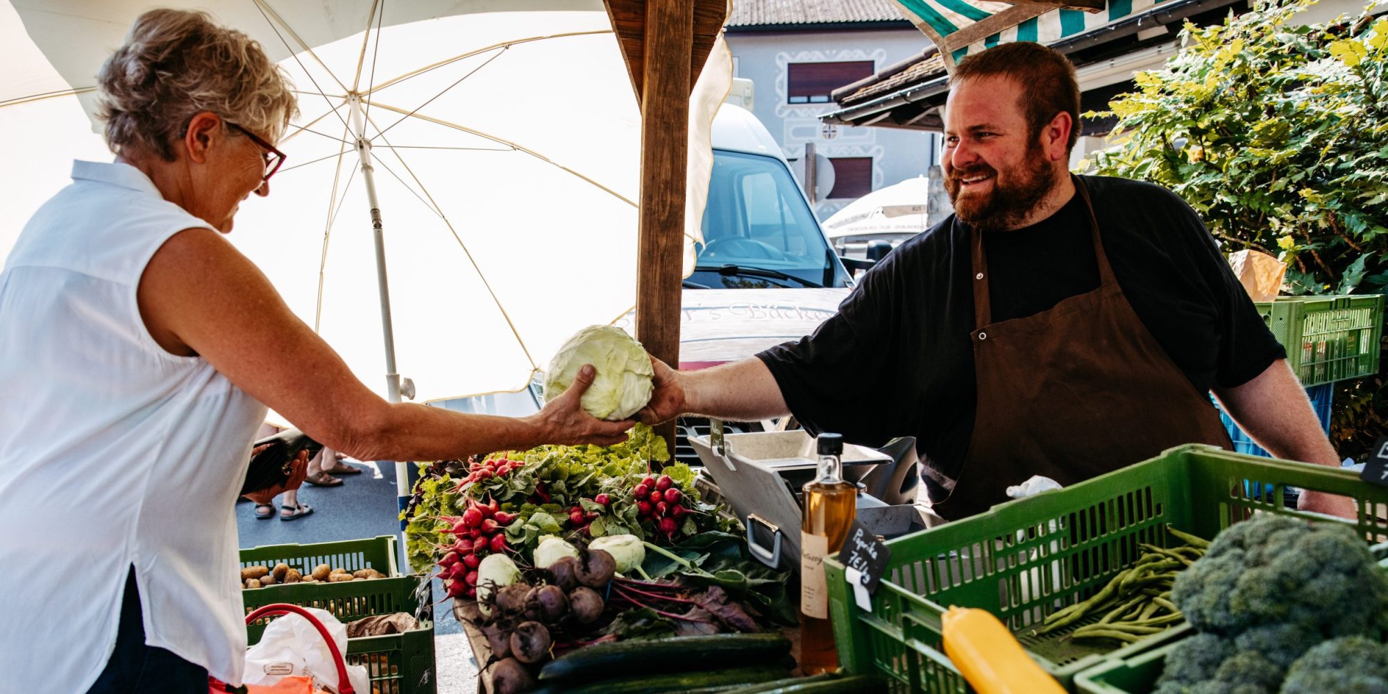 Persönliche Betreuung beim Einkauf am Harder Wochenmarkt